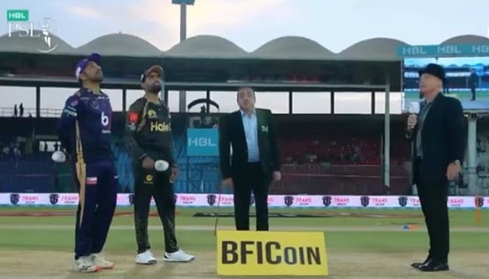 A photograph of the toss between Quetta Gladiators and Peshawar Zalmi ahead of their match during the Pakistan Super League 2023 in Karachi on February 20, 2023. — PTVSports/Screengrab