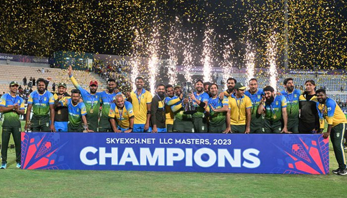 Shahid Afridi-led Asia Lions celebrate victory. — Twitter/@llct20