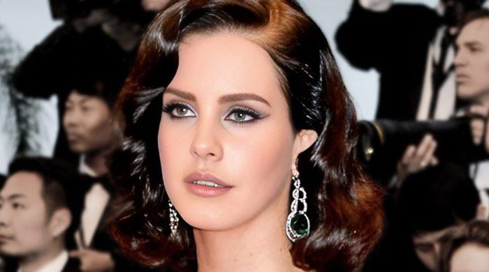 Lana Del Rey Wears Engagement-Like Ring on the Red Carpet [PHOTOS]