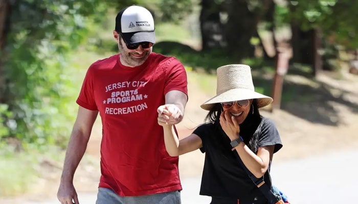 Barry actor Bill Hader, Ali Wong spotted hiking after getting back together PHOTO:Clint Brewer