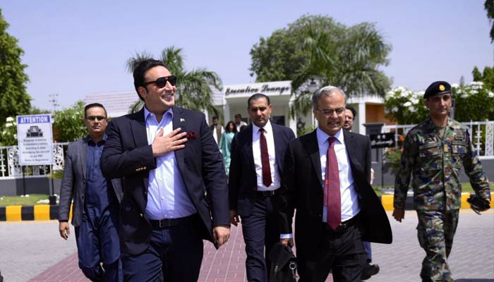 Foreign Minister Bilawal Bhutto-Zardari (left) leaves for Goa from Karachi on May 4, 2023. — Twitter/@ForeignOfficePk