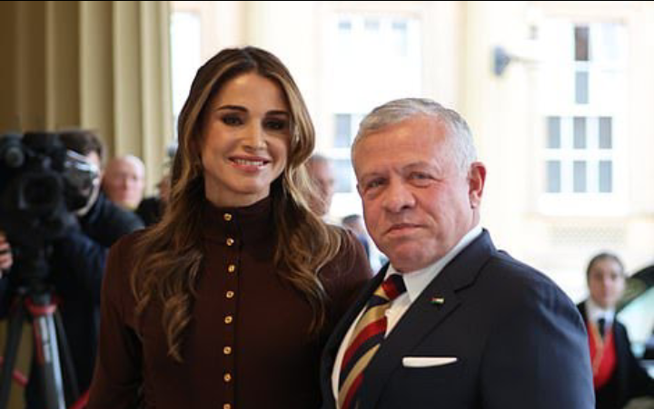 Queen Rania arrives at Buckingham Palace