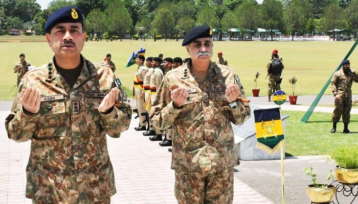 COAS General Asim Munir (left) during his to the martyrs monument in Sialkot, on May 17, 2023. — ISPR