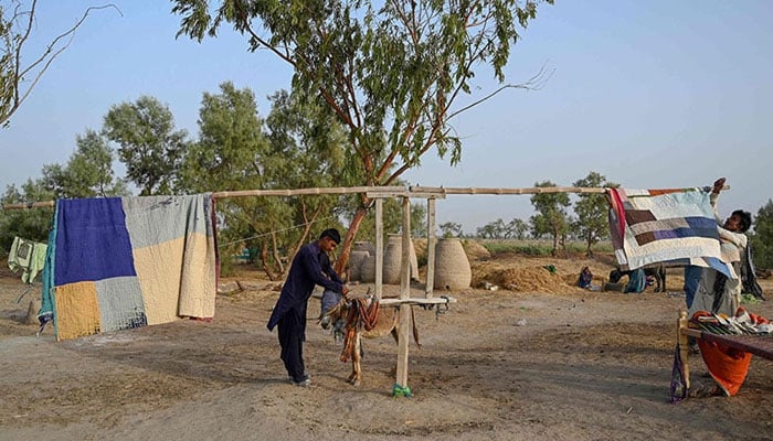 Villagers prepare a donkey-driven fan during a heatwave in Jacobabad on May 11. — AFP/File