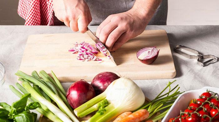 Cutting boards can produce microparticles when chopping veggies, study  shows - American Chemical Society