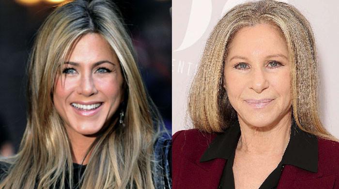 Jennifer Aniston leaning on Barbra Streisand to find her a Prince Charming