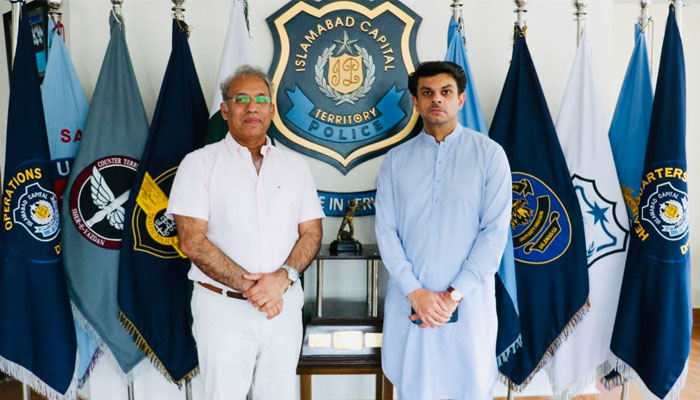 Special Assistant to Prime Minister on Interior Jawad Sohrab Malik (right) with Inspector General of Police (IGP) Akbar Nasir Khan at Safe City Islamabad on June 17, 2023. — Reporter