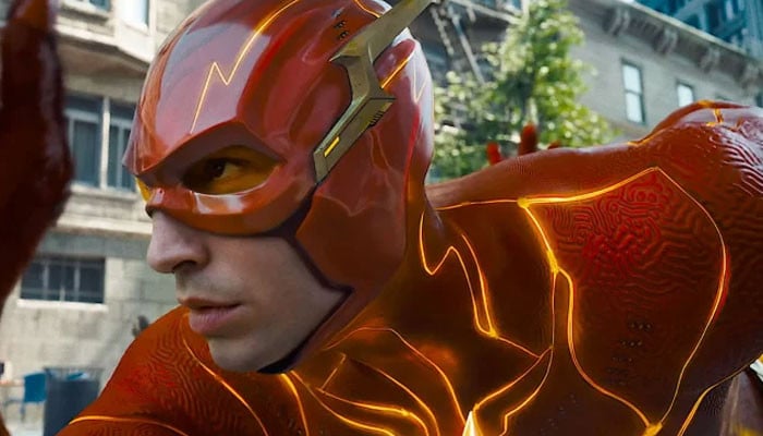 ‘The Flash’ مایوس کن 9M عالمی کمان کی طرف جاتا ہے۔