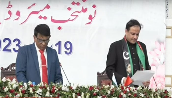 Pakistan Peoples Party (PPP) leader and Mayor of Karachi Murtaza Wahab while taking oath on June 19, 2023 in Karachi in this still taken from video. — YouTube/Geo News