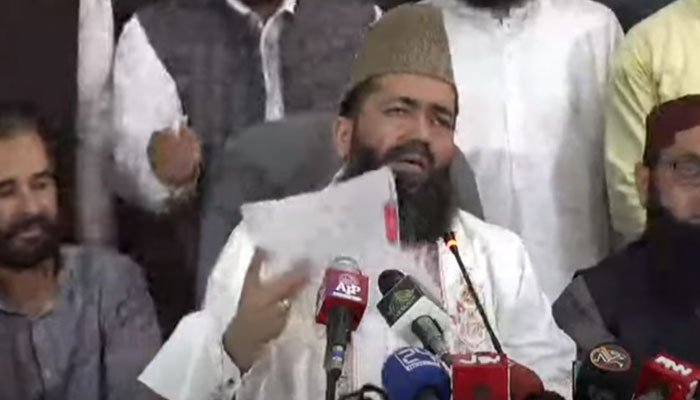 Ruet-e-Hilal Committee Chairman Maulana Abdul Khabir Azad.is addressing the media in this still taken from a video on June 19, Monday. — YouTube/GeoNews