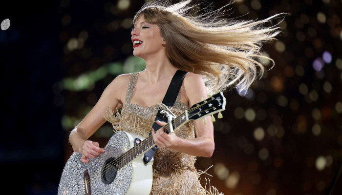 Taylor Swift Adds Humour While Addressing 'stage Malfunction' During ...