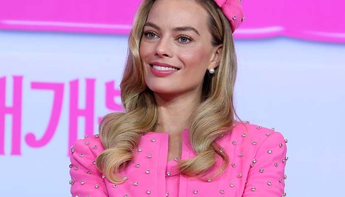 Margot Robbie is 90s Barbie at Mexico premiere | Entertainment ...