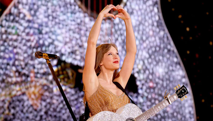 Taylor Swift arranged matching gold necklaces for entire Eras Tour team