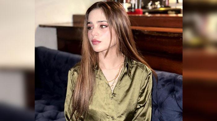 Aima Baig's new song 'Funkari' receives praises as it trends on Twitter