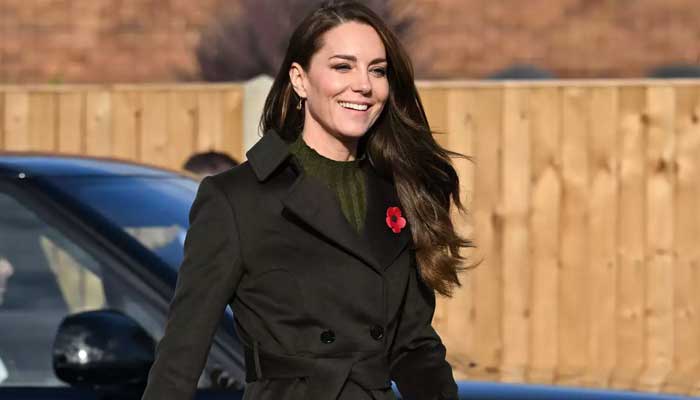 Did Kate Middleton Wear Blouse Backwards?