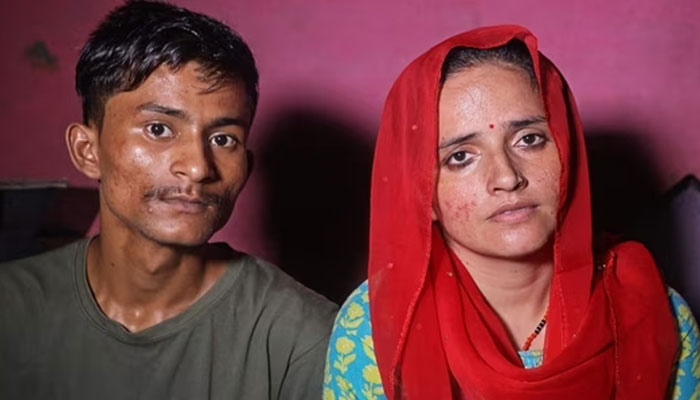 Pakistani Seema Haider (right) snuck across borders to be with Indian Sachin Meena, who she met playing the online shooting game PUBG. — AFP/File