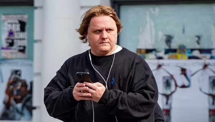 Lewis Capaldi chats with surprised fans and takes selfies during outing