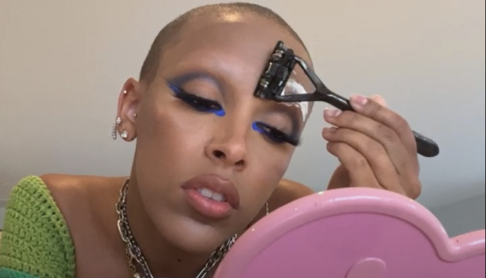 Doja Cat shaves her head during a live stream on Instagram