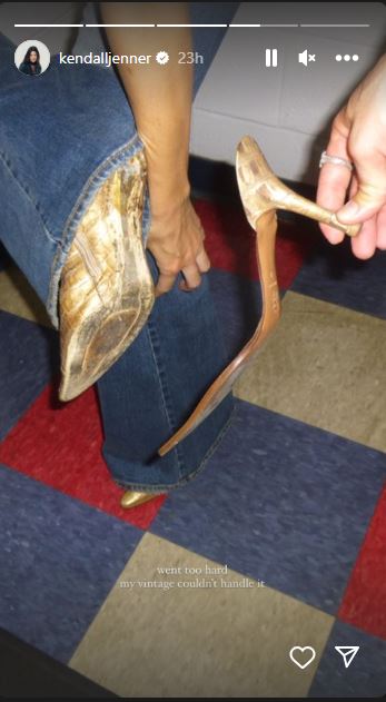 Kendall Jenners gold stiletto boots suffer mishap at Chris Stapletons concert