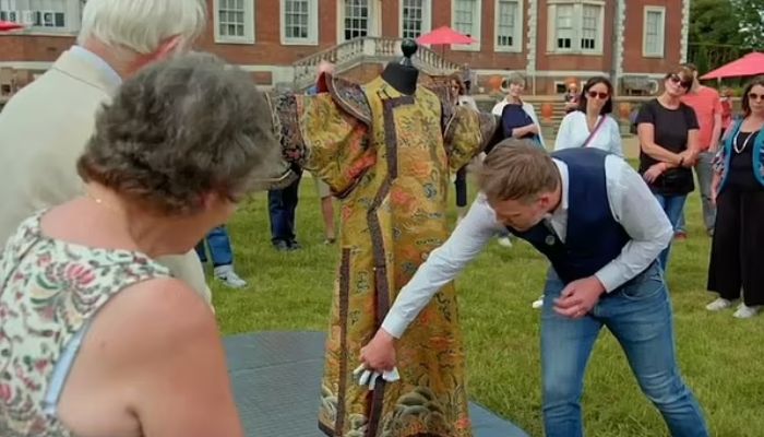 ‘Antiques Roadshow’ viewers were left gaping at the price of the Chinese Imperial Robe