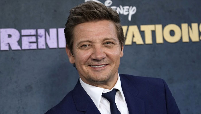 CrappyCat on X: I think Renner is actually this bully, and that's why the  infection is never explained. Almost as if we should already know the  answer: Just like his former friend