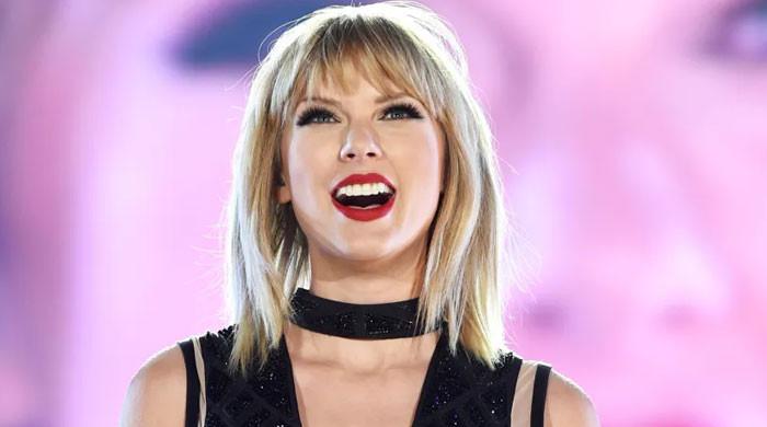 Signs Taylor Swift will announce 1989 (Taylor’s Version) at final L.A. Eras show