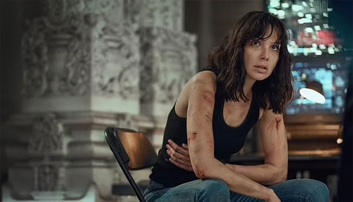 Critics slam Gal Gadots Heart of Stone as a Joyless rip-off of minority report.