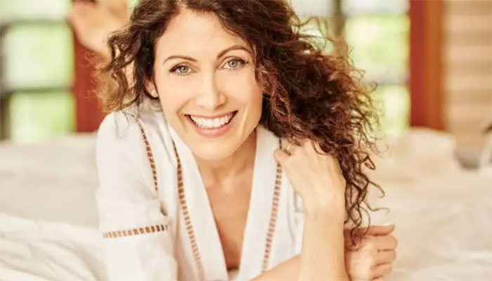 Lisa Edelstein expresses shock over 97 cent residuals check for TV show.