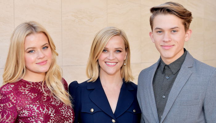 Reese Witherspoon reveals how she’s dealing with Jim Toth divorce