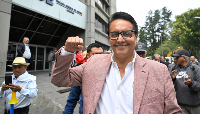 Former Assembly member and now presidential candidate, Fernando Villavicencio, gestures outside the Attorney General´s Office in Quito on August 8, 2023. — AFP