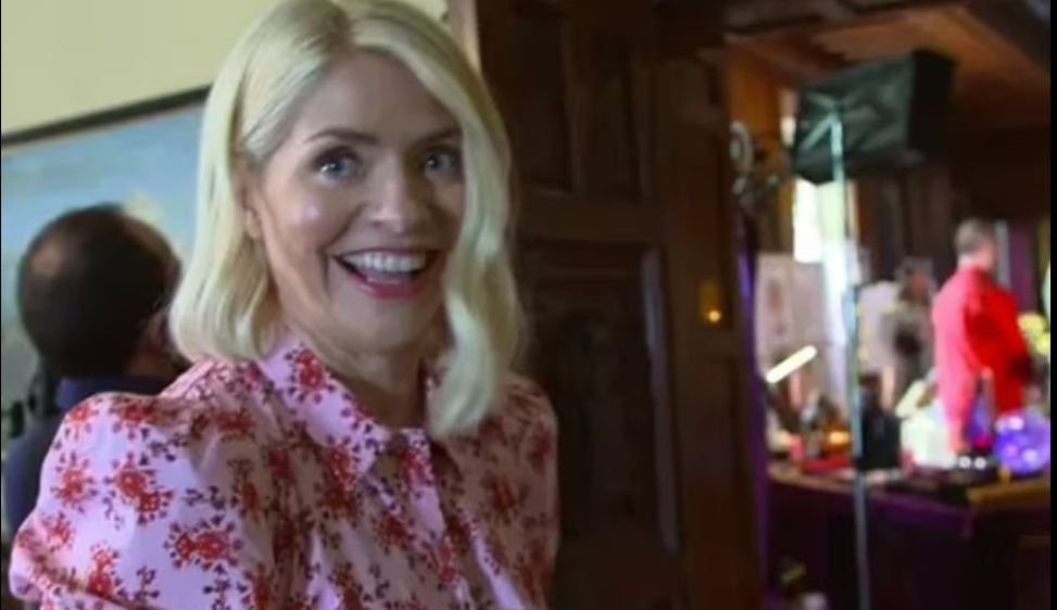 Welcome! This Morning Holly Willoughby delights fans with her surprise appearance