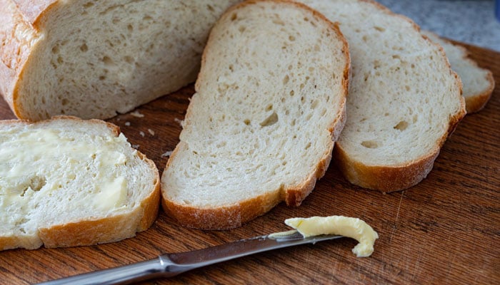 This picture shows a butter knife next to slices of bread. — Pixabay/File