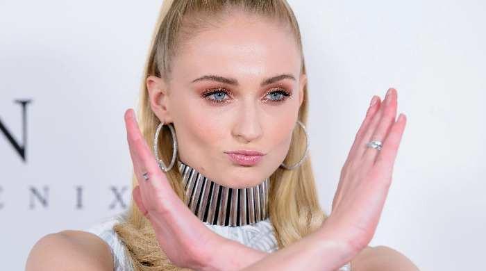 Sophie Turner steps out in vampy revenge dress amid custody battle with Joe  Jonas - wow