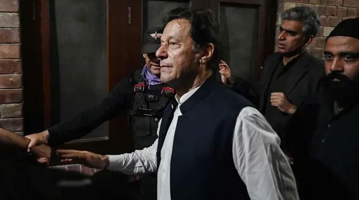 بالآخر عمران خان اسلام آباد ہائی کورٹ کے حکم کے بعد اڈیالہ جیل منتقل ہو گئے۔