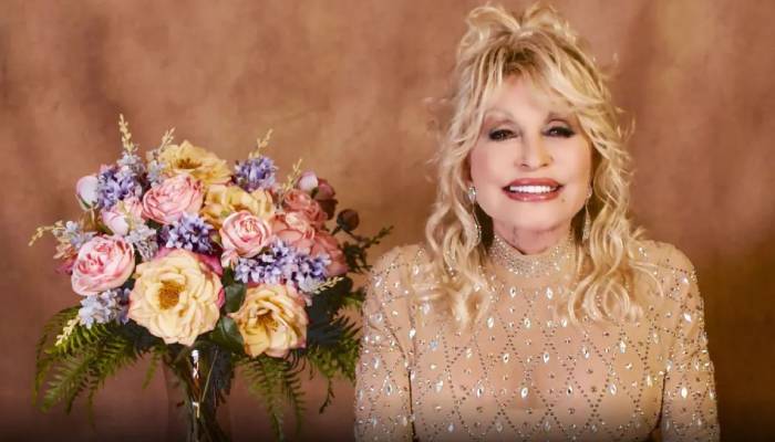 Dolly Parton reveals she can be found without make-up in three situations