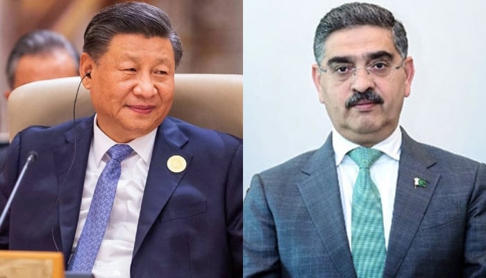 Chinese President Xi Jinping (Left) caretaker Prime MInister Anwaar-ul-Haq Kakar. — AFP/PID/File