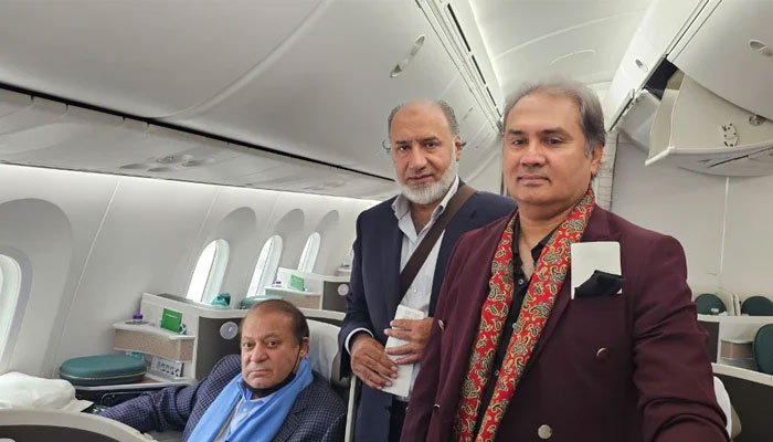 Pakistan Muslim League-Nawaz (PMLN) supremo Nawaz Sharif (left) inside the plane with Mian Nasir Janjua and Karim Yousaf on the way to Saudi Arabia on October 11, 2023. — Geo News