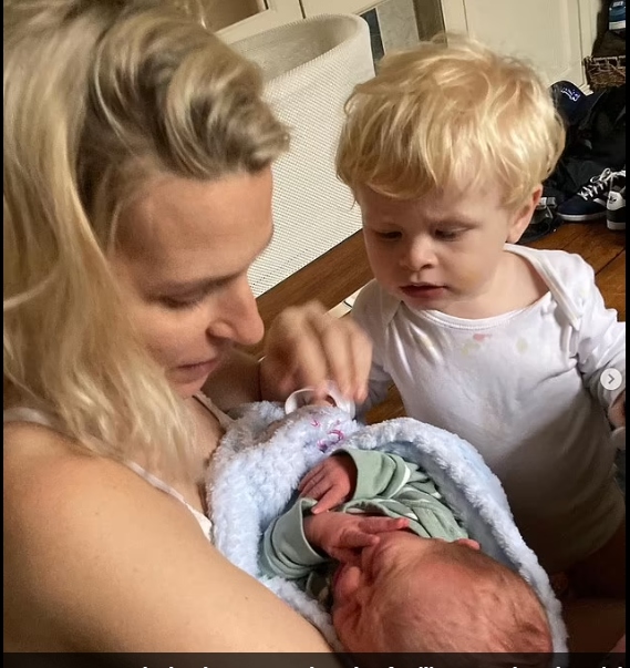 Sara Pascoe blessed with baby boy