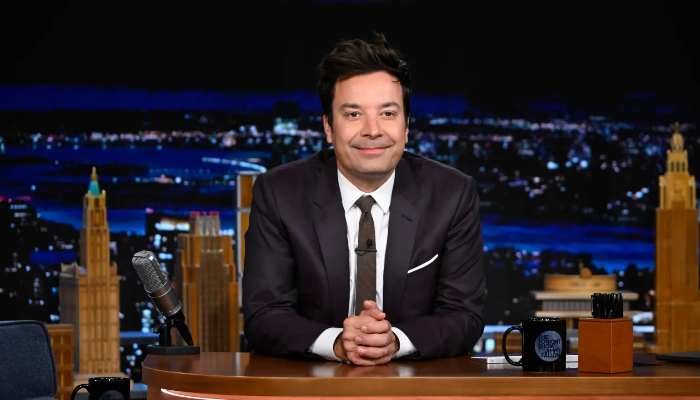 Jimmy Fallon puts crowd in ‘stitches’ with stand-up comedy comeback