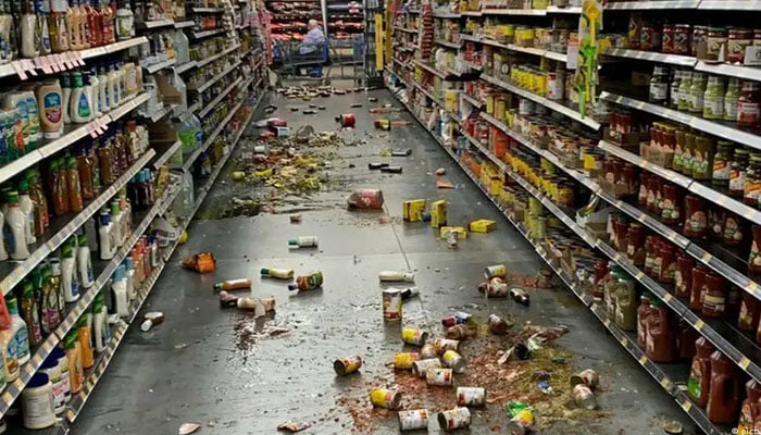 Slight destruction in a California super mart as a result of an earthquake. — X/@picturealliance/File
