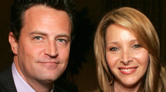 Read Lisa Kudrows Heart Warming Tribute To Matthew Perry