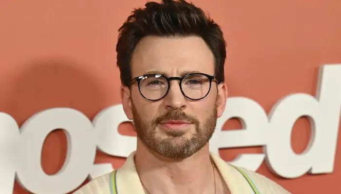 Chris Evans ends his social media hiatus on Thanksgiving