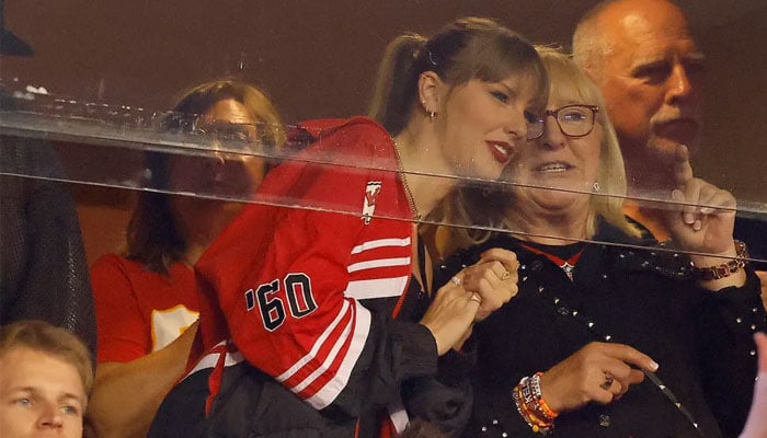 Taylor Swift and Donna Kelce cheering on for Travis Kelce