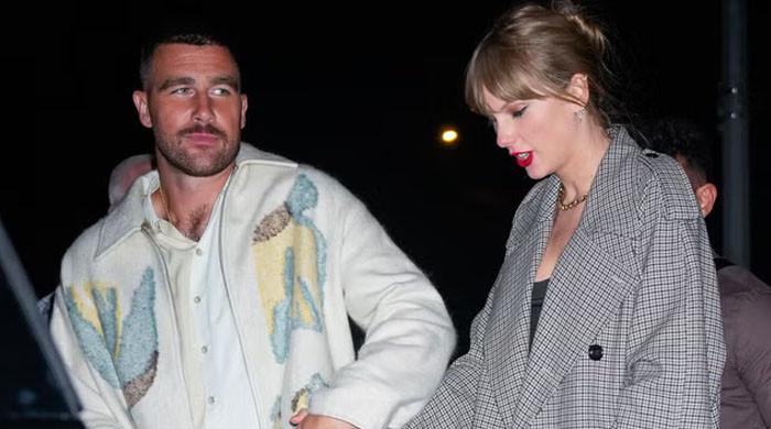 Travis Kelce drops to his knees to give Taylor Swift a ringing thanks ...