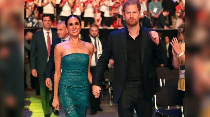 Meghan Markle, Prince Harry Send Message To Royal Family With Christmas ...