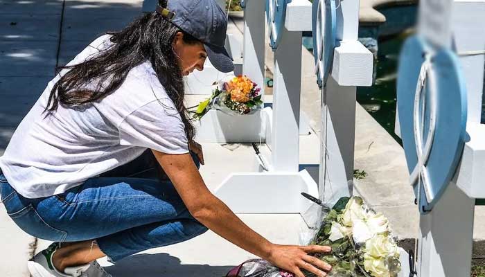 Meghan Markle seen lying flowers at a memorial after Uvalde School tragedy