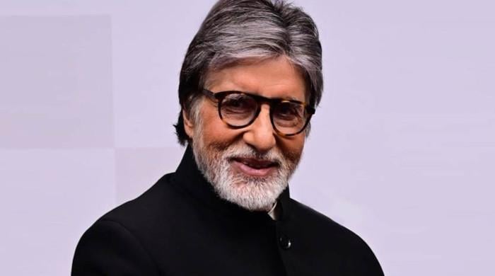 Amitabh Bachchan Breaks Down As He Bids Emotional Adieu To KBC After 23 ...