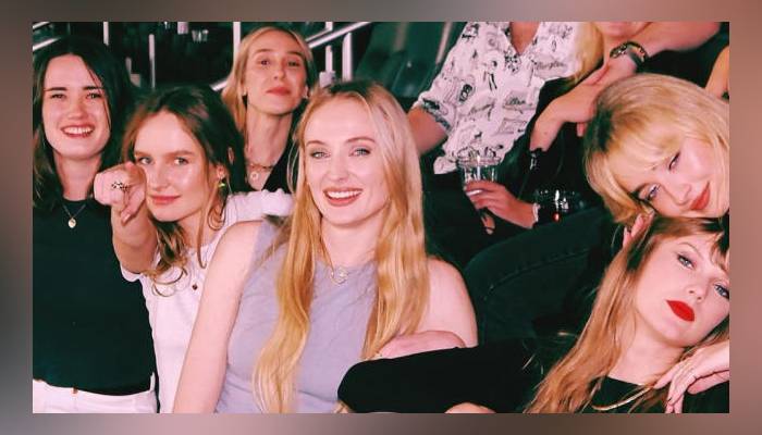 Sophie Turner posts photos with her friends on social media: