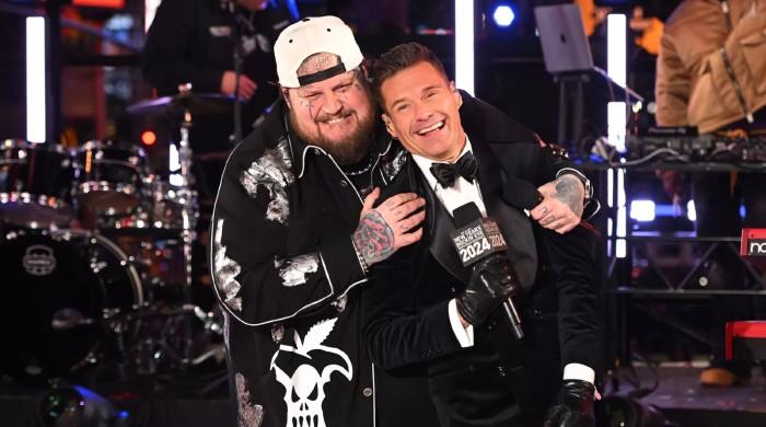 Ryan Seacrest conserves funny moment with Jelly Roll in GIF