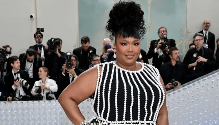 Lizzo displays toned-down body in Instagram video: New year, new me